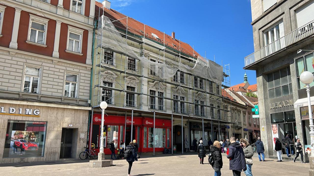 자그레브 Green Gallery On A Main Square 아파트 외부 사진